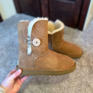 UGG Bailey Button